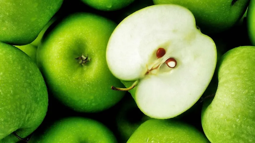 Apple high fiber fruit sliced with skin for maximum nutrition